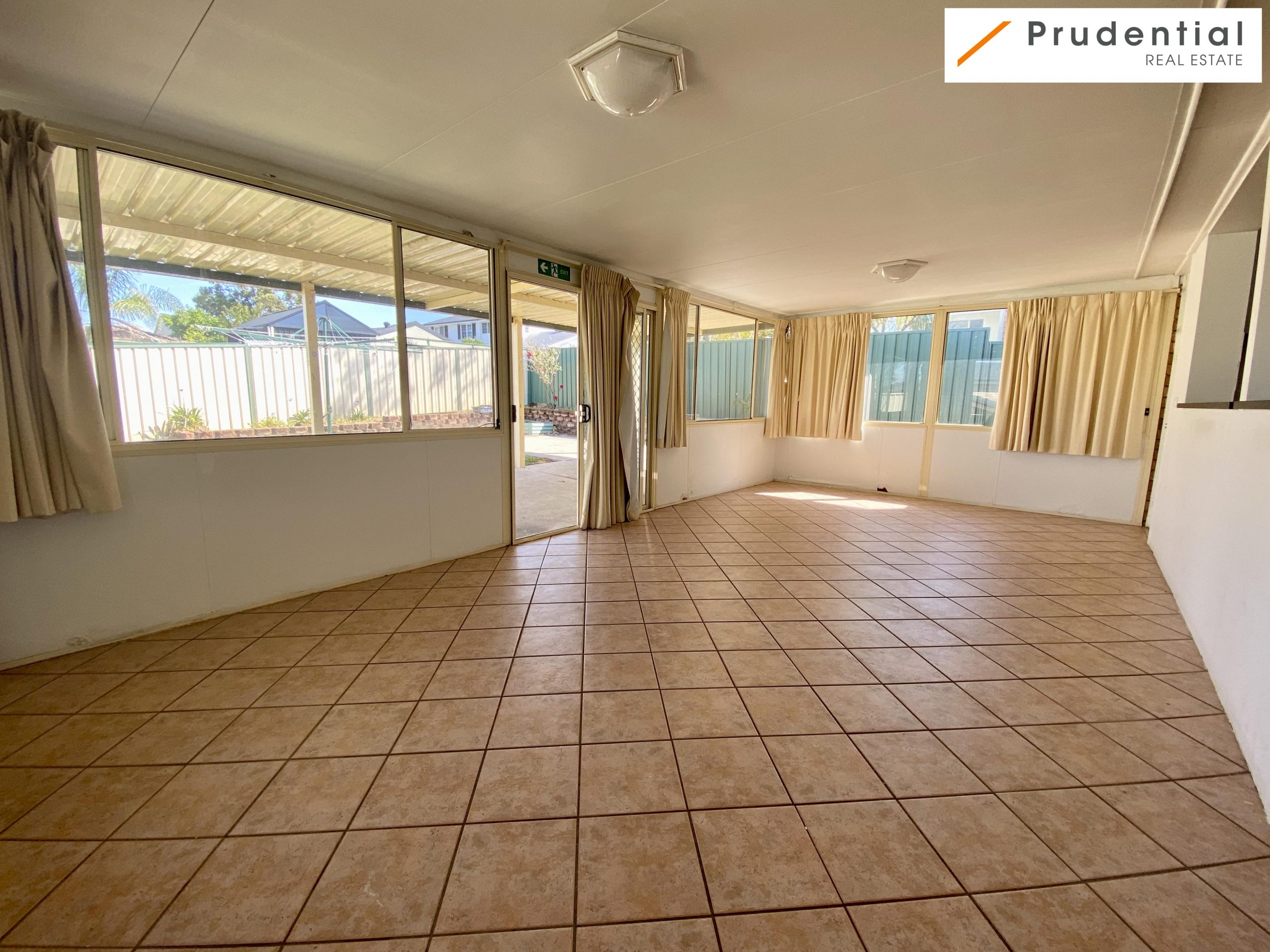 5 AMINYA CRES, BRADBURY NSW 2560 - Prudential Real Estate